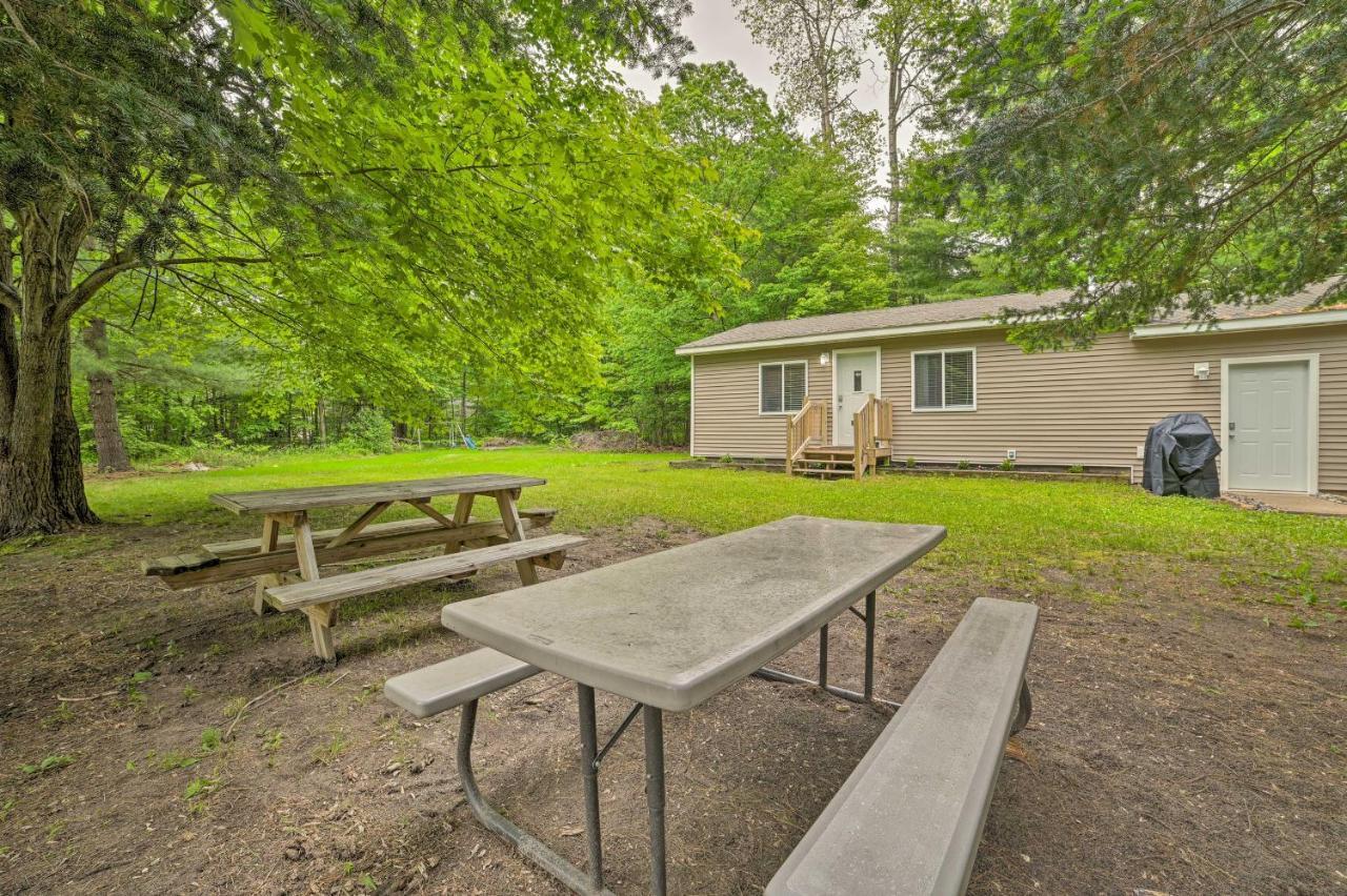 Vacation Rental In-Between Houghton And Higgins Lake エクステリア 写真